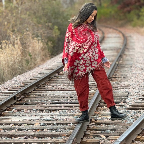 Himalayan Yak wool poncho, handmade in Nepal. Hooded and front pocket. - Picture 5 of 11